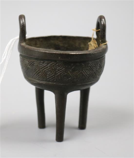 A Chinese bronze ding censer, 17th/18th century H.9cm
